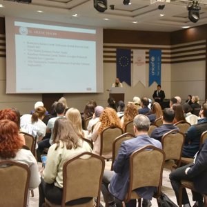 Koruyucu Aile Sisteminin Güçlendirilmesi Projesi kapsamında düzenlenen Geçici Koruyucu Aile Çalıştayı gerçekleştirildi. - fotoğraf 4