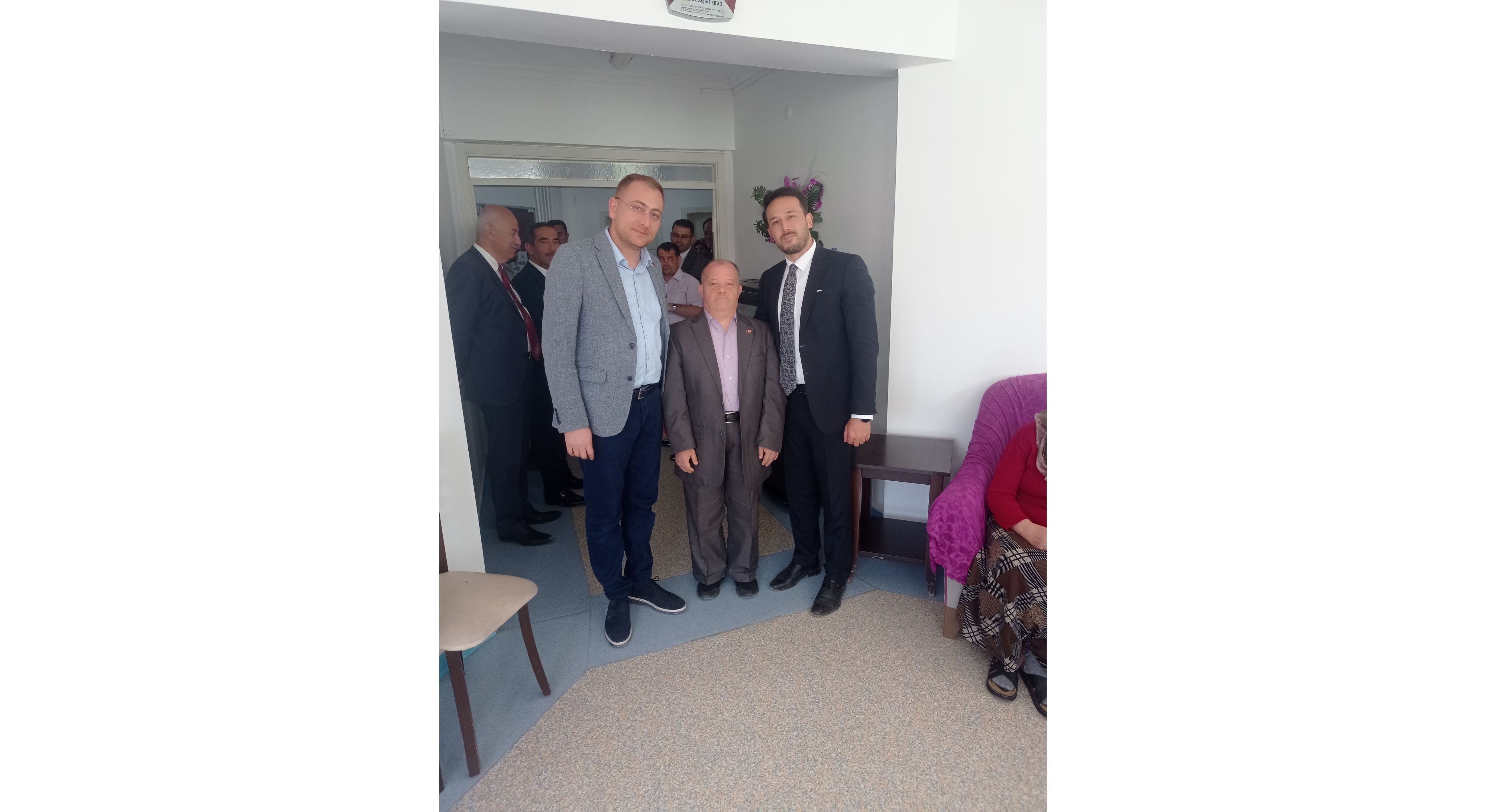 Bakanlığımız Engelli Bakım Hizmetleri Daire Başkanı Ertan Erdoğan, Uluborlu Hacı Ahmet Şençopur Huzurevi Yaşlı Bakım Rehabilitasyon Merkezi ve Uluborlu İbrahim Etem Erbil Bakım Rehabilitasyon ve Aile Danışma Merkezini ziyaret etti