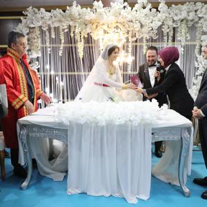 Aile ve Sosyal Hizmetler Bakanımız Göktaş Şırnak'ta devlet korumasında yetişen il müdürünün mutluluğuna ortak oldu - fotoğraf 2