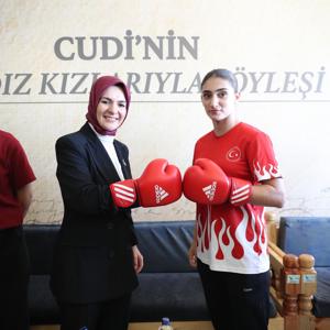 Aile ve Sosyal Hizmetler Bakanımız Göktaş Şırnak'ta devlet korumasında yetişen il müdürünün mutluluğuna ortak oldu - fotoğraf 7