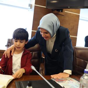Aile ve Sosyal Hizmetler Bakanımız Göktaş, koltuğunu şehit kızı Elif Naz’a devretti - fotoğraf 2
