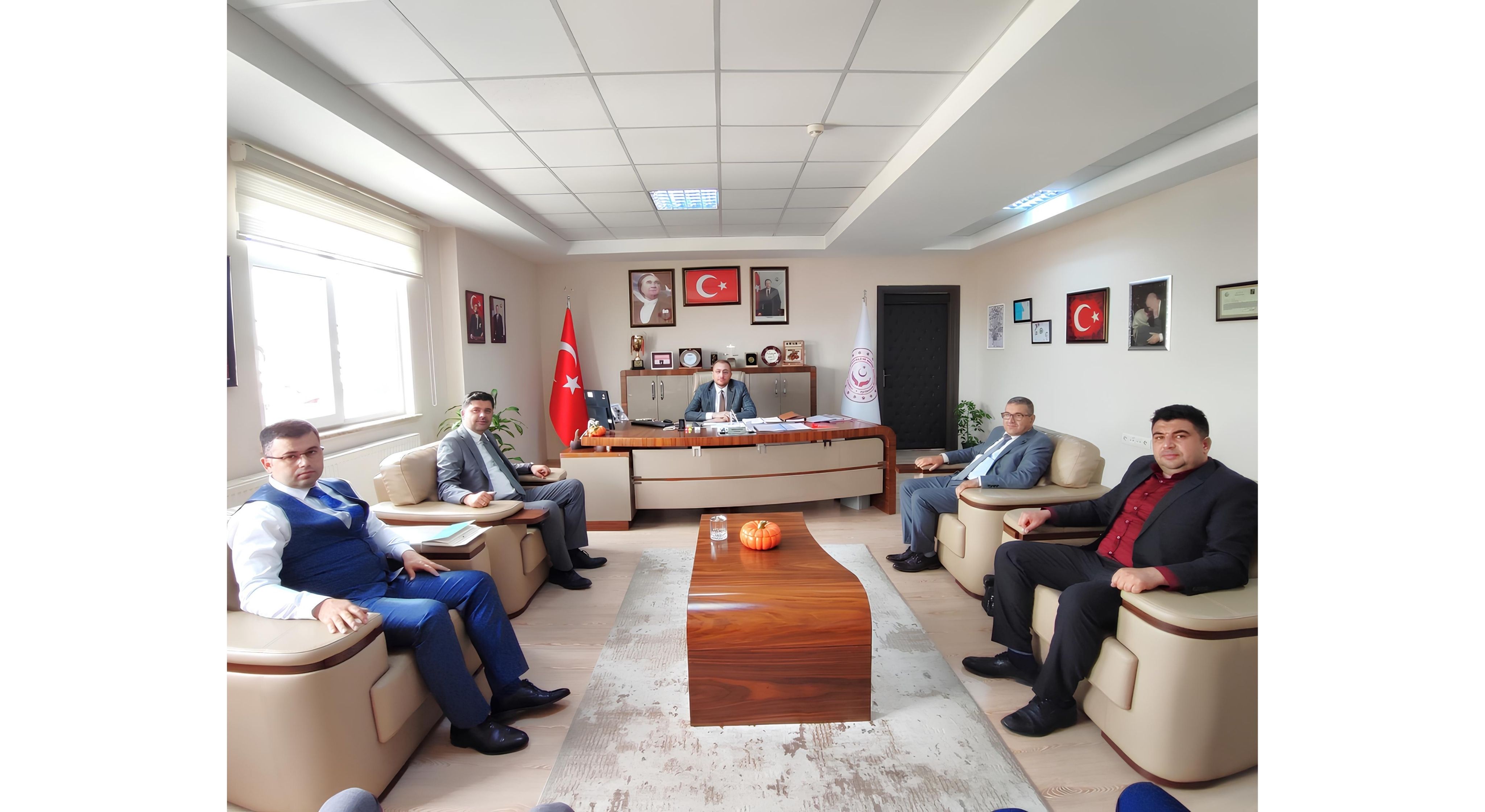 İl Müdürümüz Hüseyin Güçlü, Uluborlu Belediye Başkanı Ahmet Oğuz Bakır ve beraberindeki heyet ile bir görüşme gerçekleştirdi.