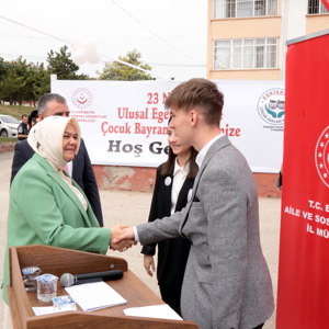 Eskişehir Aile ve Sosyal Hizmetler İl Müdürlüğümüze bağlı Çocuk Hakları İl Komitesi ve Çocuk Kuruluşlarımızın katkılarıyla 23 Nisan şenliği düzenlendi. - fotoğraf 1