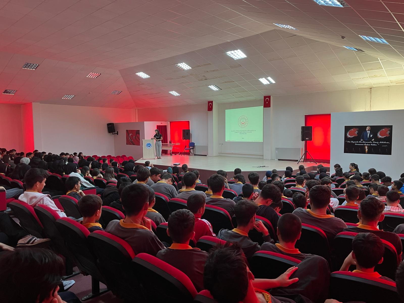 #SilifkeŞÖNİM tarafından Silifke Yeşilovacık Çok Programlı Anadolu Lisesi öğretmen ve öğrencilerine "Kadına Yönelik Şiddetle Mücadele" ve " Erken Yaşta ve Zorla Evliliklerle Mücadele" konularında eğitim verildi. 