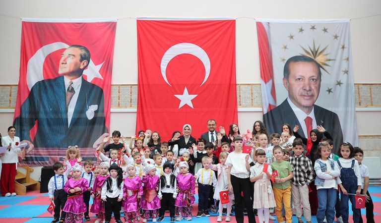 Aile ve Sosyal Hizmetler Bakanımız Göktaş Türkiye’de misafir edilen savaş mağduru çocuklarla bir araya geldi