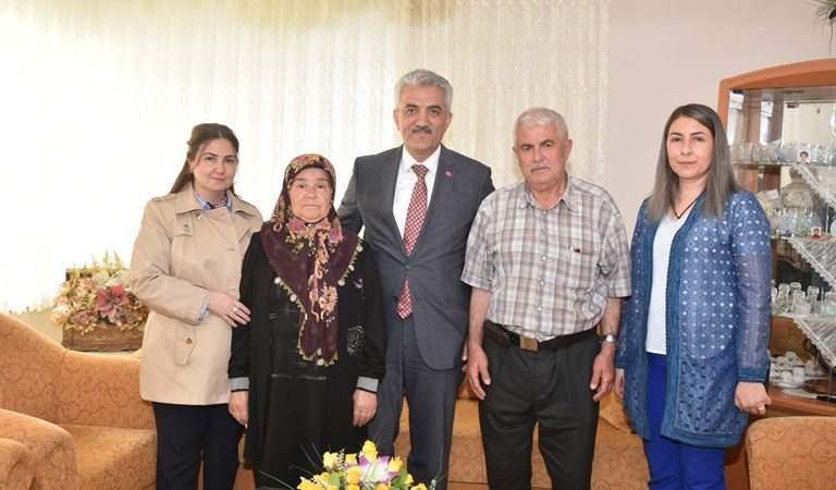 Sayın Valimiz Mehmet MAKAS, eşi Elif MAKAS Hanımefendi ve İl Müdürümüz Sayın Çiğdem AÇIKYILDIZ KAZEL Şehit ailelerine ziyarette bulundular.