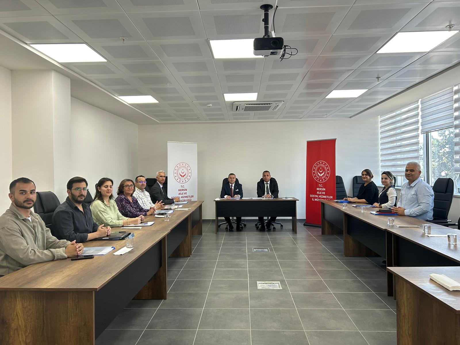 Vali Yardımcımız Sn. Kadir OKATAN başkanlığında, ''2. Otizm Eylem Planı İzleme ve Değerlendirme Komisyonu Toplantısı'' İl Müdürümüz Naci YILMAZ'ın sunumuyla ve paydaş kurumların katılımı ile Müdürlüğümüzde gerçekleştirildi.