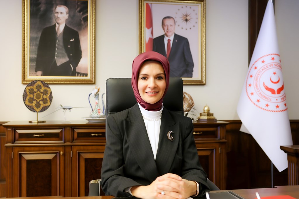 Aile ve Sosyal Hizmetler Bakanımız Göktaş yabancı kadın bakanlara "Anneler Günü" dolayısıyla mektup yazdı