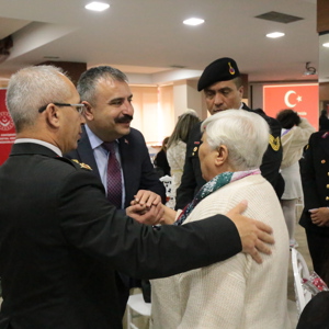 Şehitlerimizin Aileleri Bizler İçin Oldukça Kıymetli  - fotoğraf 10