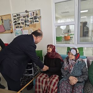 Valimiz Sayın Meftun Dallı'dan Tosya Huzurevi Ziyareti - fotoğraf 4