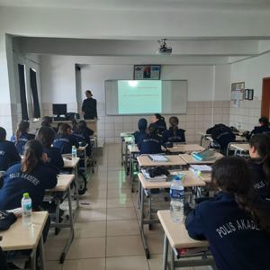 Kuran Kursları Kursiyerlerine ve Polis Okulu Öğrencilerine Öncesi Eğitim ve Bağımlılıkla Mücadele Eğitimi - fotoğraf 7