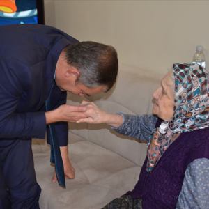 Dünya Yaşlılar Günü Kapsamında “100 Yaşındaki Hatice Teyze” Evinde Ziyaret Edildi - fotoğraf 2