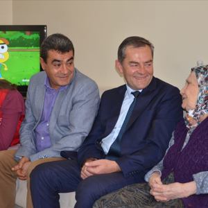 Dünya Yaşlılar Günü Kapsamında “100 Yaşındaki Hatice Teyze” Evinde Ziyaret Edildi - fotoğraf 4