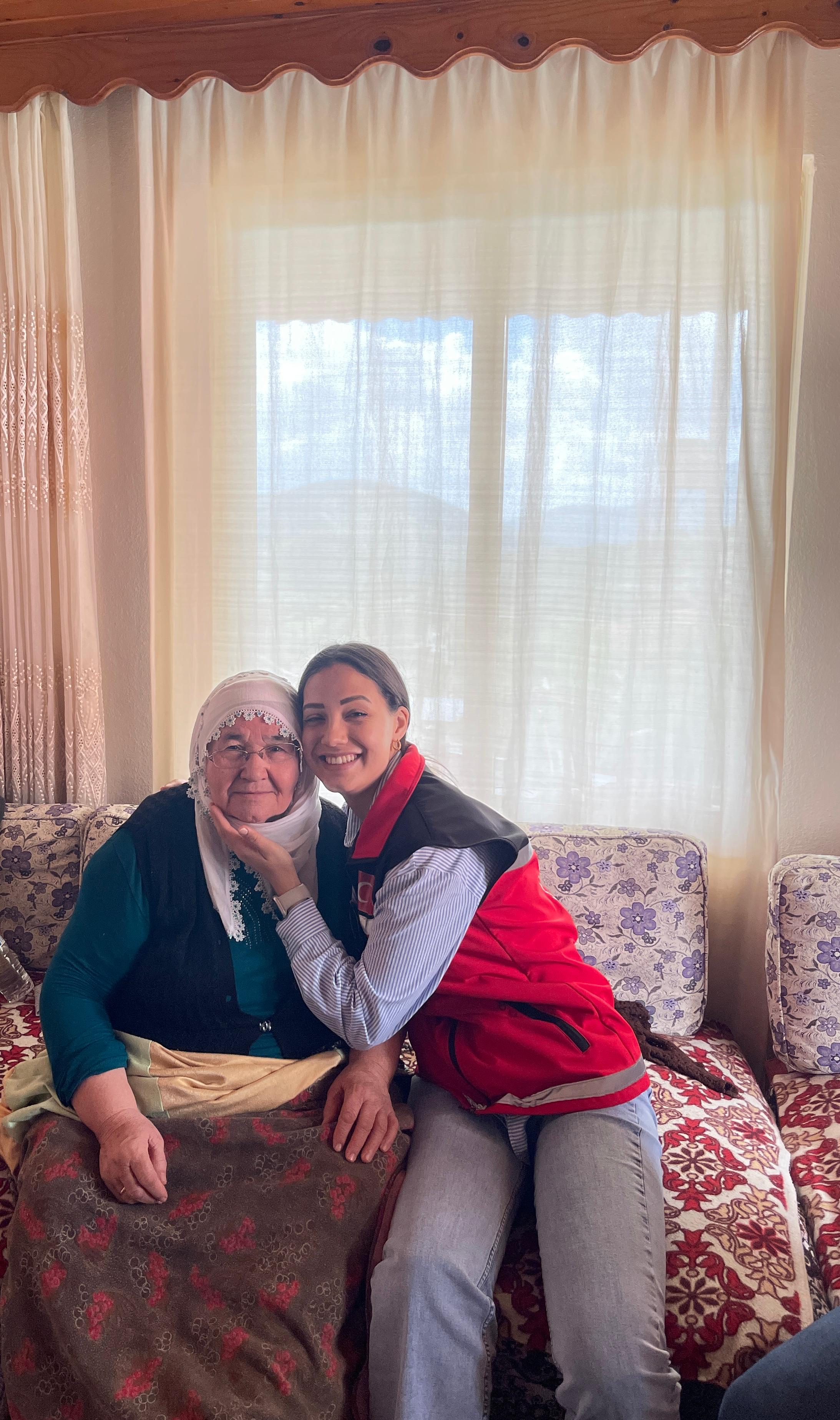 #MezitliSHM, Fındıkpınarı Köyü'nde ekiplerimiz ile genel bir tarama yaptı.Köylüler hanelerinde ziyaret edilerek Evde Bakım Hizmeti, Sosyal Ekonomik Destek Hizmeti ve diğer hizmetlerimizden yararlanan vatandaşlarımızı yerinde denetim ve inceleme yaptı.