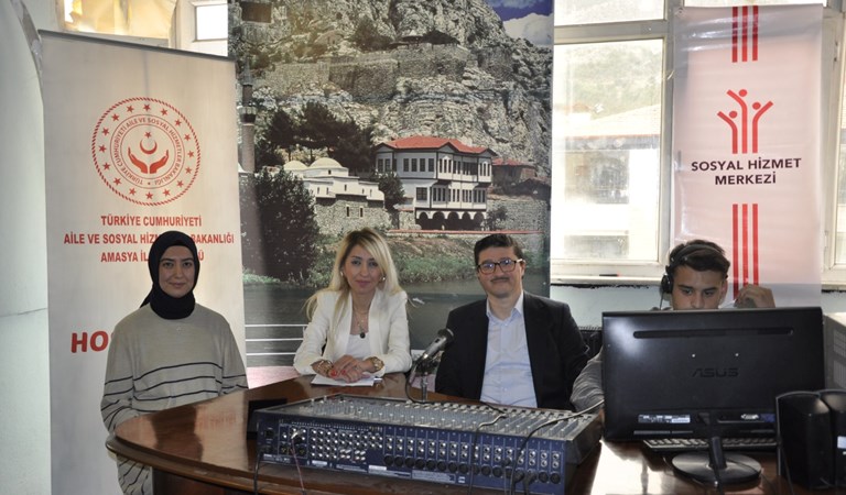 15-21 Mayıs #AileHaftası etkinlikleri kapsamında Bakanlığımız hizmet modellerinden #KoruyucuAile, #EvdeBakım ve #SED hizmetlerimizin tanıtımı ART Amasya Radyosu'na konuk olarak yapıldı.