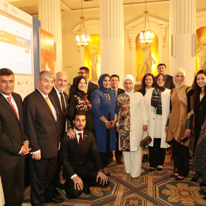 Emine Erdoğan Hanımefendi’ye Londra’da düzenlenen törenle “İnsani Hizmet Takdir Ödülü” verildi - fotoğraf 4