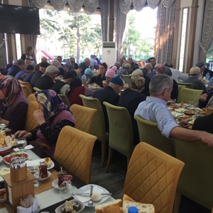 1 Ekim Dünya Yaşlılar Günü Nedeniyle Suluova Hacı Muammer Koca Huzurevi Yaşlı Bakım ve Rehabilitasyon Merkezi’nde Kalan Yaşlılarımız Onuruna Kahvaltı Programı Düzenlendi - fotoğraf 1