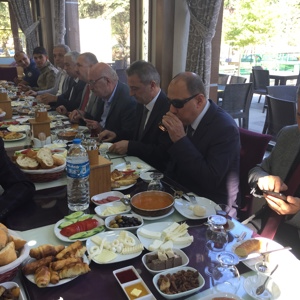 1 Ekim Dünya Yaşlılar Günü Nedeniyle Suluova Hacı Muammer Koca Huzurevi Yaşlı Bakım ve Rehabilitasyon Merkezi’nde Kalan Yaşlılarımız Onuruna Kahvaltı Programı Düzenlendi - fotoğraf 3