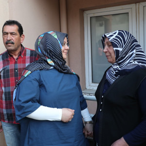 Bakan Selçuk, Hakkari’de şehit olan Serkan Dökmeci’nin ailesine taziye ziyaretinde bulundu - fotoğraf 1