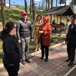 Sayın Valimizin Eşi Meral DORUK Hanımefendinin de katılımıyla engellilerimizle piknik etkinliğinde buluştuk. - fotoğraf 4