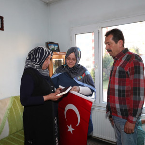 Bakan Selçuk, Hakkari’de şehit olan Serkan Dökmeci’nin ailesine taziye ziyaretinde bulundu - fotoğraf 2