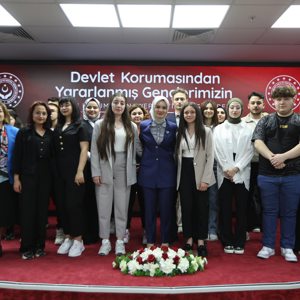 Bakanımız Mahinur Özdemir Göktaş Devlet Korumasından Yararlanmış Gençlerin Kamu Kurumlarına Yerleştirilmesi Kura Töreni’ne Katıldı - fotoğraf 3