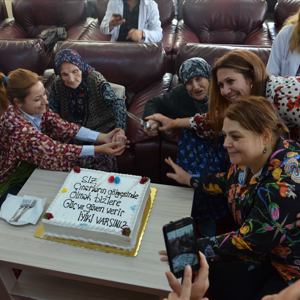 Dünya Yaşlılar Gününde 100 Yaşına Giren “Gülaver ve Fatma Teyzeye”  Doğum Günü Sürprizi - fotoğraf 14