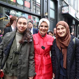 Aile ve Sosyal Hizmetler Bakanımız Göktaş, Brüksel'de çalıştığı aile marketinde 24 yıl sonra yeniden kasaya geçti - fotoğraf 5