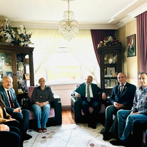 Valimiz Sayın Meftun Dallı Kahraman Kıbrıs Gazisi Hüseyin Mahmutoğlu’nu Ziyaret Etti - fotoğraf 1