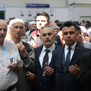 Şehitlerimizin Kıymetli Ailelerini Kutsal Topraklara Dualarla Uğurladık - fotoğraf 1