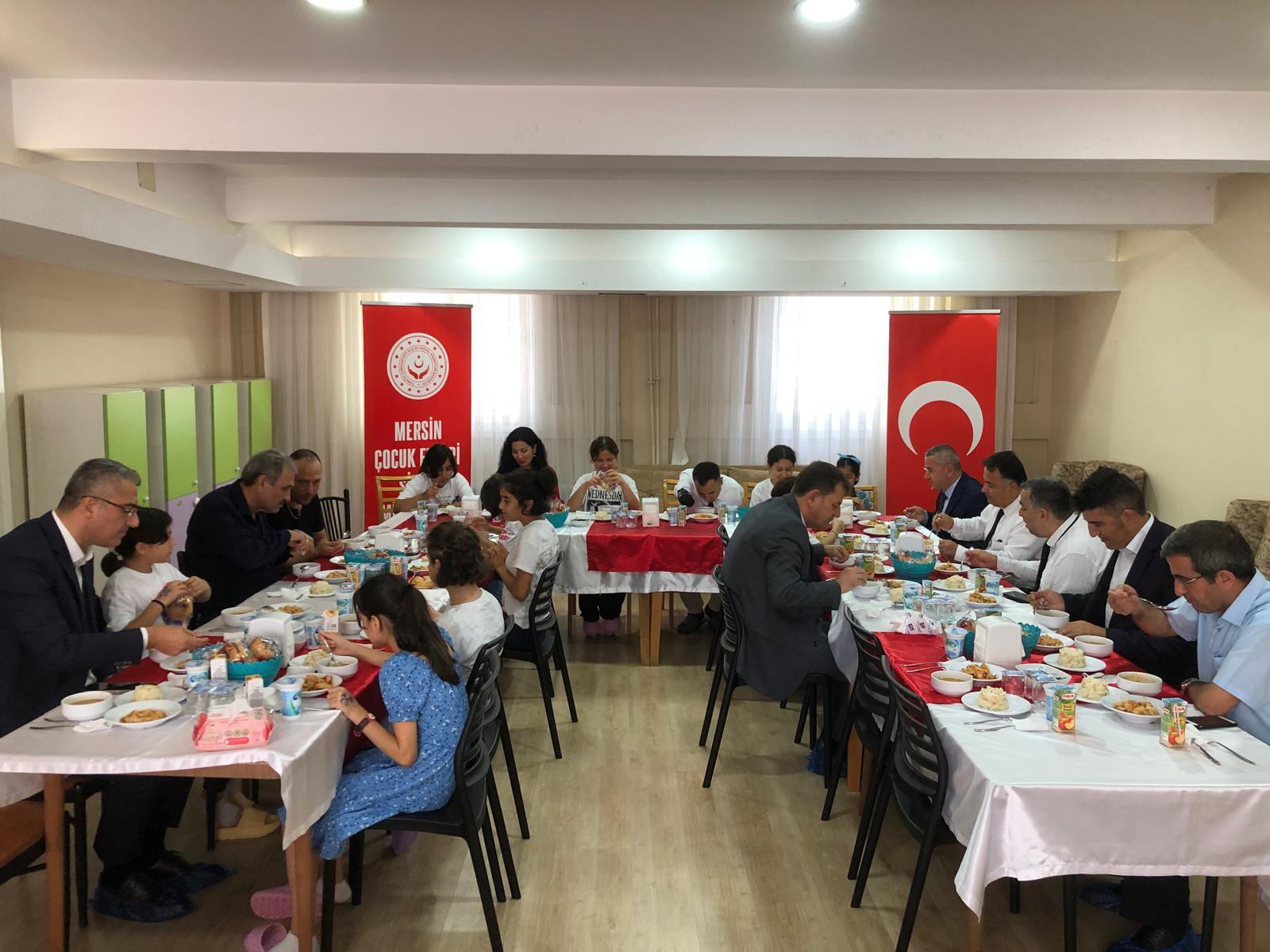 Milli Muharip Uçağımız KAAN'ın tanıtım yüzü, milli yüzücü ve ressam Sn. Yusuf AKGÜN İl Müdürlüğümüzü ve kuruluşlarımızı (Mersin ÇES, Nihat Sözmen Engelli Bakım Merkezi, Erdemli Huzurevi) ziyaret etti.