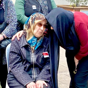 İl Müdürümüz Sayın Çiğdem AÇIKYILDIZ KAZEL, kahraman Gazimiz Muzaffer AKPINAR'IN cenaze törenine katılım sağladı. - fotoğraf 3