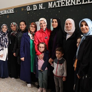 Aile ve Sosyal Hizmetler Bakanımız Göktaş, Brüksel'de çalıştığı aile marketinde 24 yıl sonra yeniden kasaya geçti - fotoğraf 9