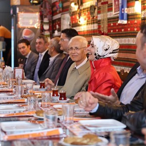Aile ve Sosyal Hizmetler Bakanımız Göktaş, Brüksel'de çalıştığı aile marketinde 24 yıl sonra yeniden kasaya geçti - fotoğraf 7