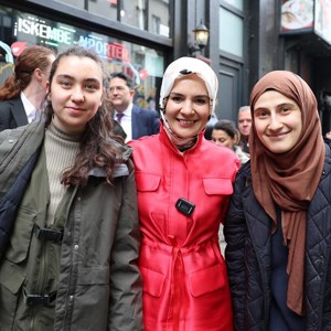 Aile ve Sosyal Hizmetler Bakanımız Göktaş, Brüksel'de çalıştığı aile marketinde 24 yıl sonra yeniden kasaya geçti - fotoğraf 5