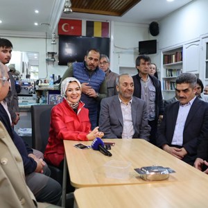 Aile ve Sosyal Hizmetler Bakanımız Göktaş, Brüksel'de çalıştığı aile marketinde 24 yıl sonra yeniden kasaya geçti - fotoğraf 1
