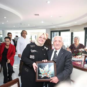 Bakan Selçuk, Dünya Yaşlılar Günü’nde Huzurevini Ziyaret Etti - fotoğraf 2