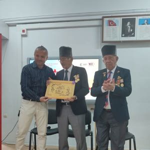 Vatan ve Kahramanlık Buluşmaları kapsamında Gazilerimiz Taşova Şehit Polis Ahmet Yaşar Meslek ve Teknik Anadolu Lisesi öğrencileri ile bir araya geldi. - fotoğraf 4