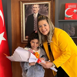 Gürler Şehit Mustafa Sağlam İlkokul Müdürü, öğretmenleri ve öğrencileri İl Müdürümüz Sayın Çiğdem AÇIKYILDIZ KAZEL'e ziyarette bulundular. - fotoğraf 1