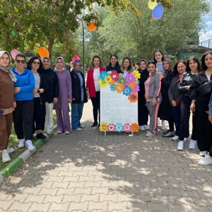 "10-16 Mayıs Engelliler Haftası" kapsamında, İl Müdürümüz Sayın Çiğdem AÇIKYILDIZ KAZEL kuruluşlarımızdan hizmet alan özel gereksinimli bireylerimiz ile bir araya geldi. - fotoğraf 2