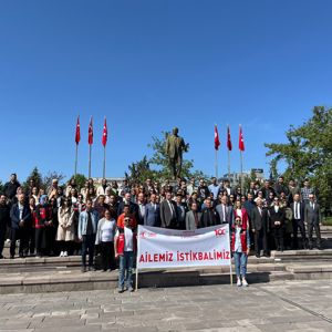 15-21 Mayıs Aile Haftası kapsamında "Ailemiz İstikbalimiz" temasıyla kortej yürüyüşü gerçekleştirildi. - fotoğraf 1