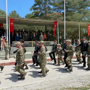 "10-16 Mayıs Engelliler Haftası" kapsamında, İl Müdürümüz Sayın Çiğdem AÇIKYILDIZ KAZEL Temsili Askerlik Uygulaması Törenine katılım sağladı. - fotoğraf 1