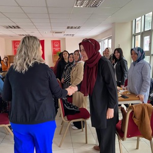 15-21 Mayıs Aile Haftası kapsamında, İl Müdürümüz Sayın Çiğdem AÇIKYILDIZ KAZEL kurumumuz bünyesinde çalışan bakım personellerimiz ile bir araya geldi. - fotoğraf 3