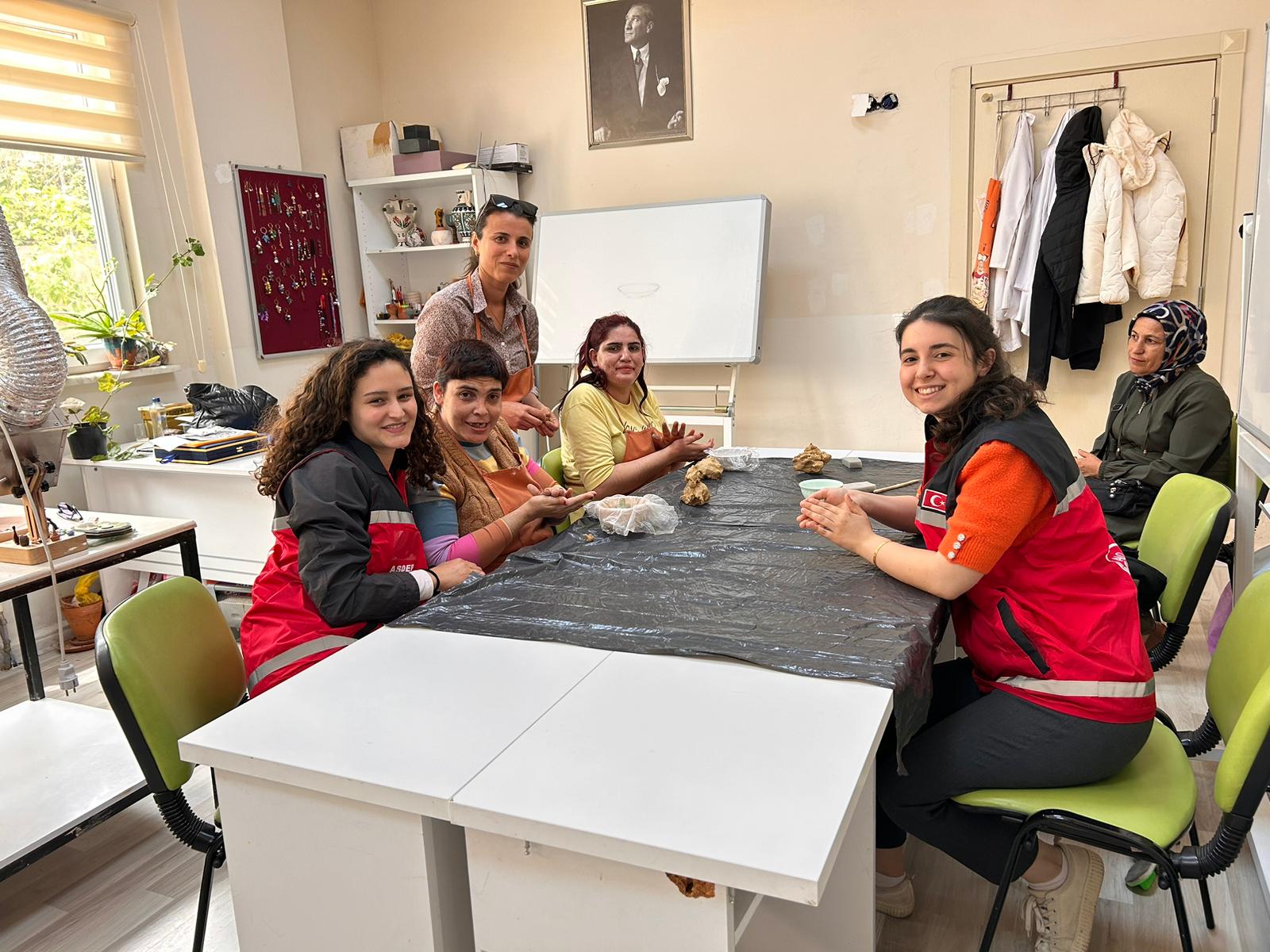 Ezine SODAM’da Düzenlenen Seramik Etkinliğine Katıldık.