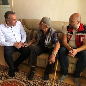 Kurban Bayramı ve Babalar Günü vesilesiyle en yaşlı Kore Gazimiz Bayram ÇELİK amcamızı ziyaret ettik. - fotoğraf 2