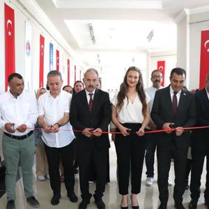 Kuruluşlarımızda Bakım ve Koruma Altında Bulunan Çocuklarımızın Yağlı Boya ve Karakalem Sergisi - fotoğraf 1