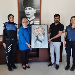 İl Emniyet Müdürümüz Sayın Selim ARICI’nın Eşi Hanımefendi Nebahat ARICI, Huzurevimizi ziyaret etti. - fotoğraf 3