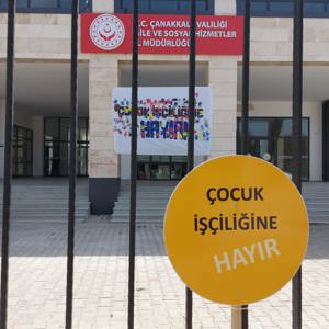 Dünya Çocuk İşçiliği İle Mücadele Günü Kapsamında İl Müdürlüğümüz Hizmet Binasına Afiş Asıldı. - fotoğraf 3