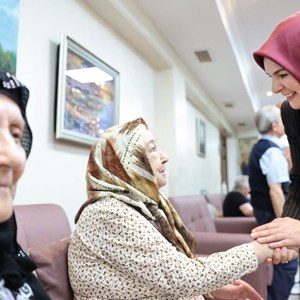 Bakanımız Mahinur Özdemir Göktaş, bayram ziyaretlerinde bulundu - fotoğraf 4
