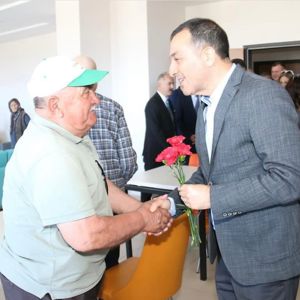 Valimiz Sayın Türker ÖKSÜZ eşi Meral ÖKSÜZ hanımefendi, İl Müdürümüz Mustafa ÇAKIR ve ilimiz protokolü Kurban Bayramı programı kapsamında Müdürlüğümüze bağlı Hilmi Hafize Evin Huzurevi Yaşlı Bakım ve Rehabilitasyon Merkezi Müdürlüğümüzü ziyaret etti - fotoğraf 1
